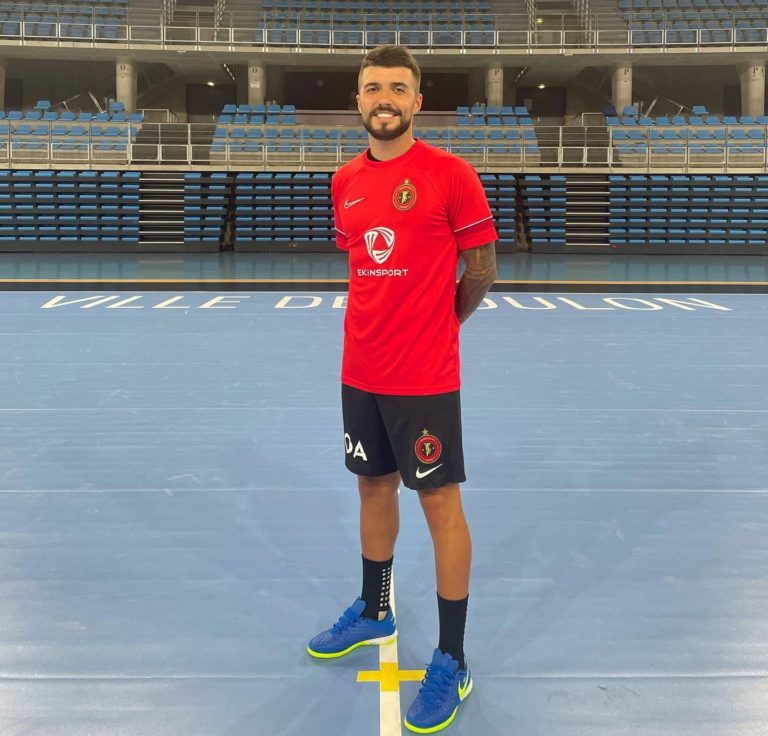 Álvaro Mesa completa su primera sesión de entrenamientos con el Toulon Élite Futsal