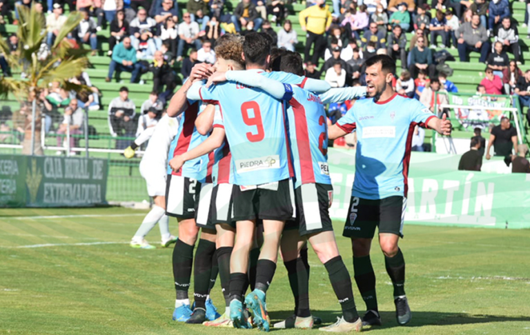 SEGUNDA RFEF | CLASIFICACIONES | Los líderes se afianzan en la cima