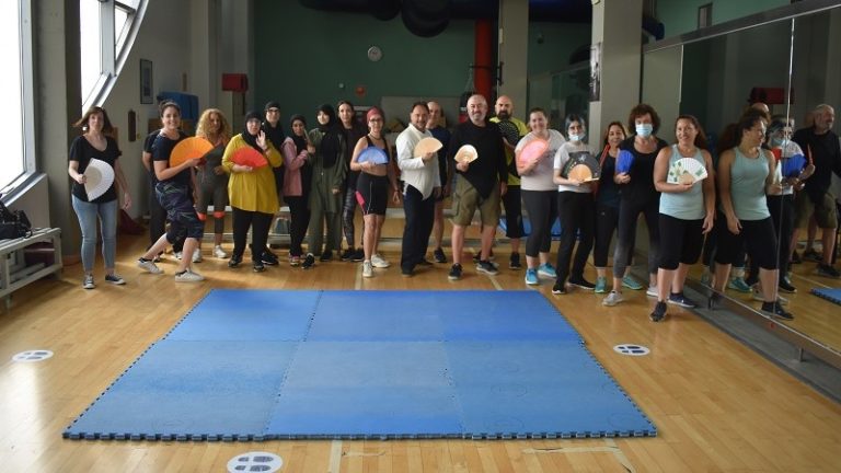 Ambiente agradable y una gran participación en el Curso de Esgrima de Abanico