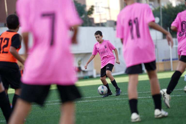 La AD Ceuta FC se integra en la red global de Academy Soccer Internacional para fortalecer su fútbol base
