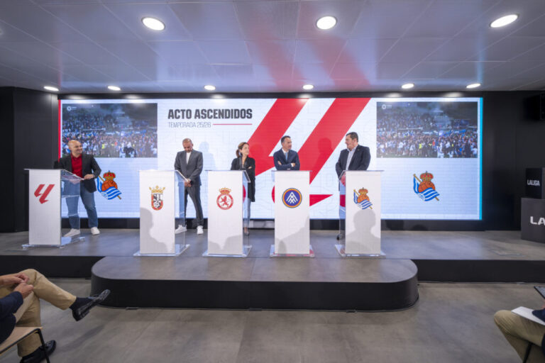 La AD Ceuta FC inicia su andadura en LALIGA HYPERMOTION durante el acto de bienvenida a los clubes ascendidos
