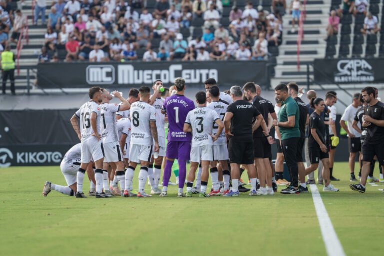 La AD Ceuta FC, a estrenar el casillero mañana ante la SD Huesca