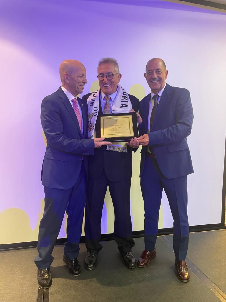 La AD Ceuta FC recibe el galardón “Caballa de Año 2025” en Barcelona