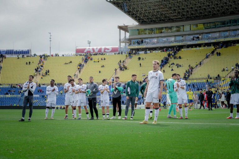 (4-0) El Ceuta naufraga en Canarias y sale goleado del Insular